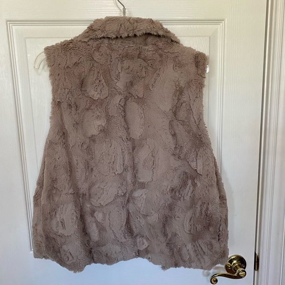 Vince Camuto Taupe Faux Fur Vest - Picture 3 of 6
